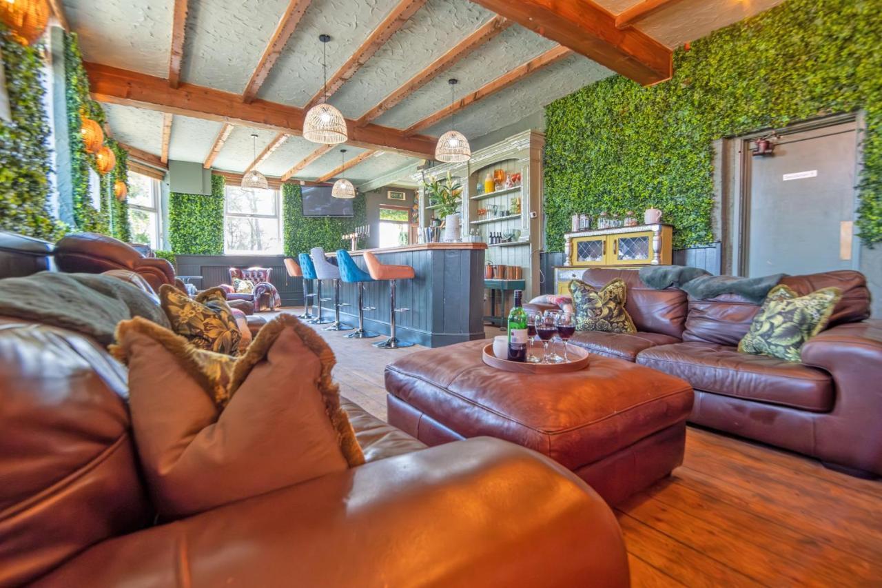 Entire Venue With Accommodation Sleeps Up To 19 - Waterfall Country Escape Wales Coelbren 外观 照片