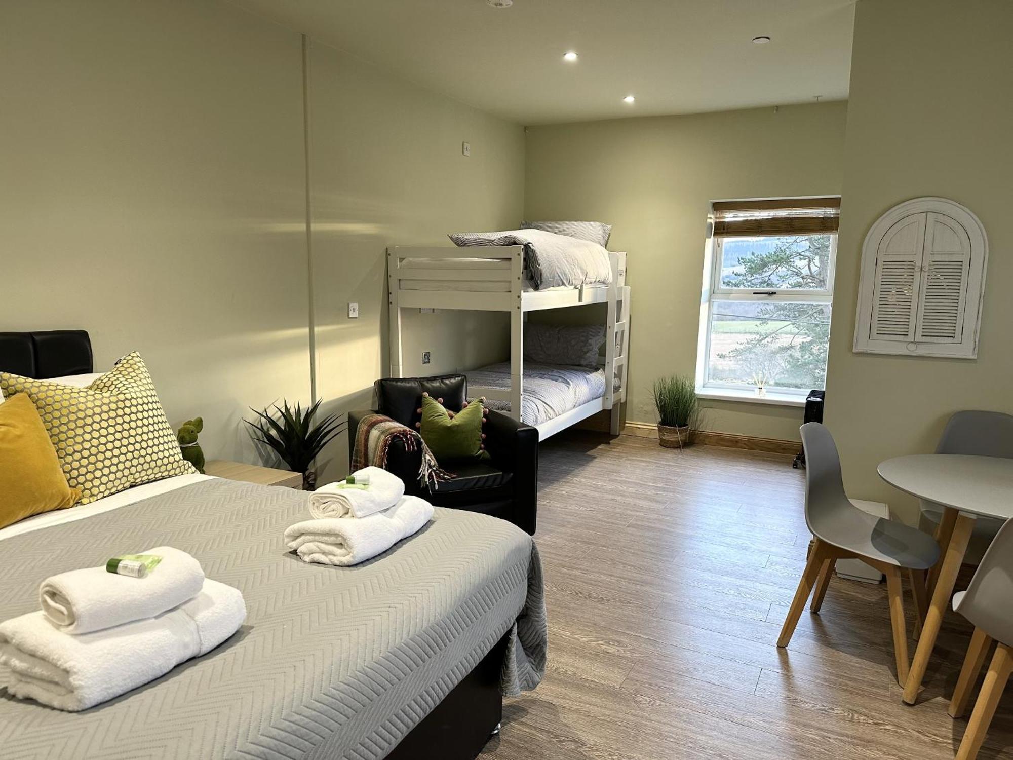 Entire Venue With Accommodation Sleeps Up To 19 - Waterfall Country Escape Wales Coelbren 外观 照片