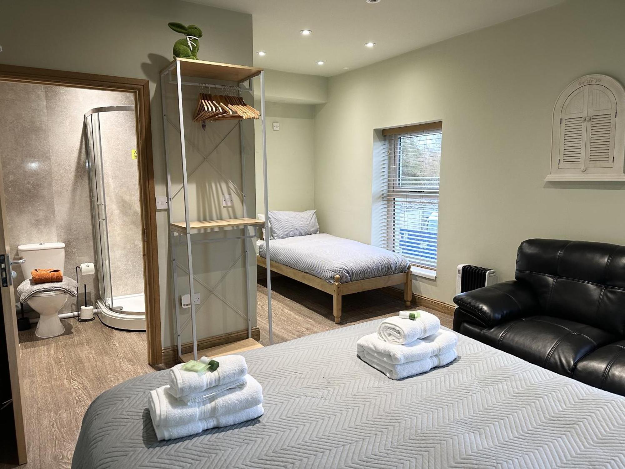Entire Venue With Accommodation Sleeps Up To 19 - Waterfall Country Escape Wales Coelbren 外观 照片